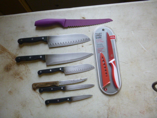 lot 202 image: Miscellaneous Kitchen Knives