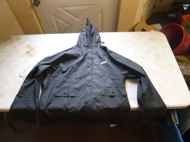lot 206 image: Coleman Rain Jacket