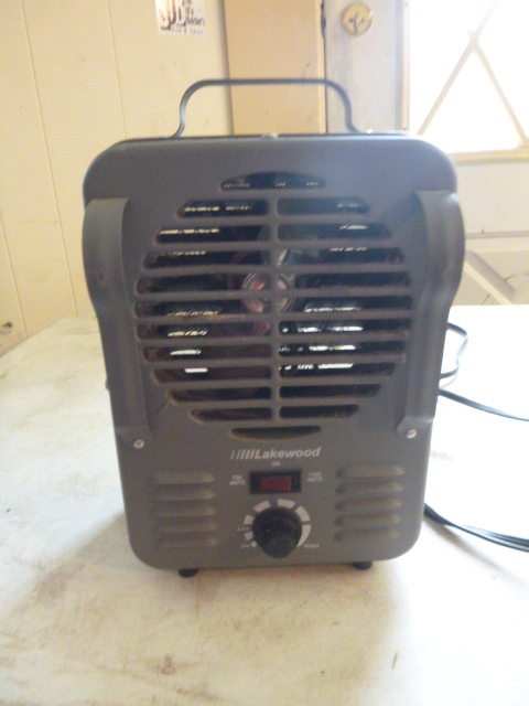 lot 208 image: Small Lakewood Electric Heater