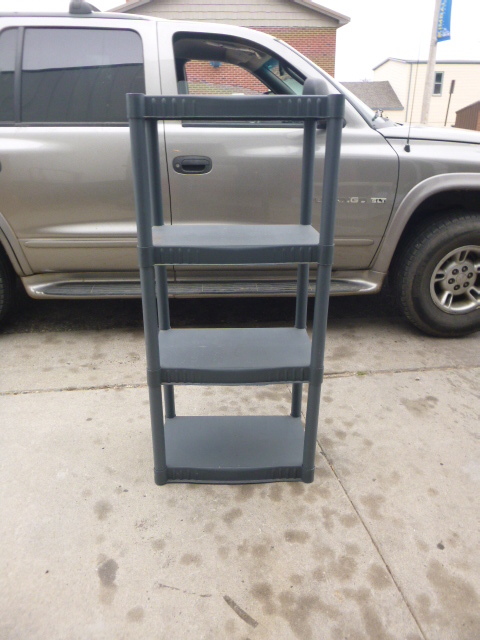 lot 216 image: 4 Tier Plastic Shelf