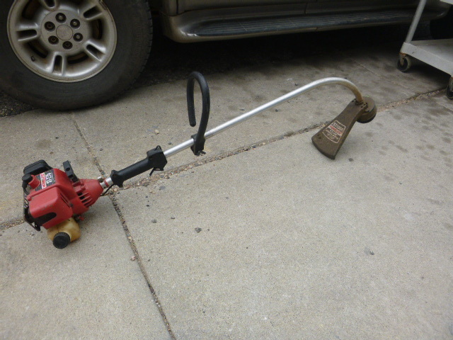 lot 219 image: Homelite ST-275 Trimmer