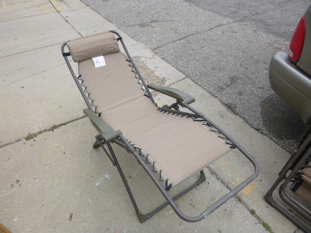 lot 221 image: Folding Lounge Chair