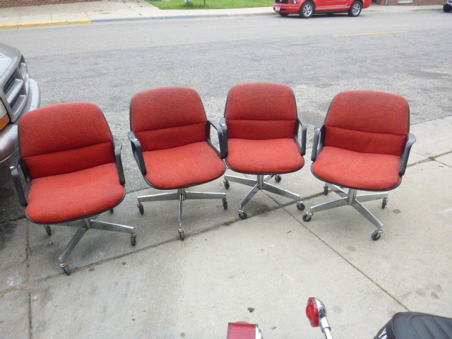 lot 227 image: 4 Office Chairs