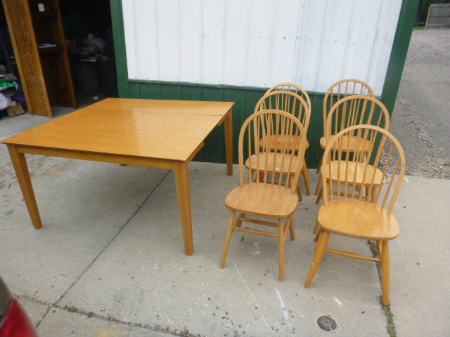 lot 228 image: Table and 6 Chairs