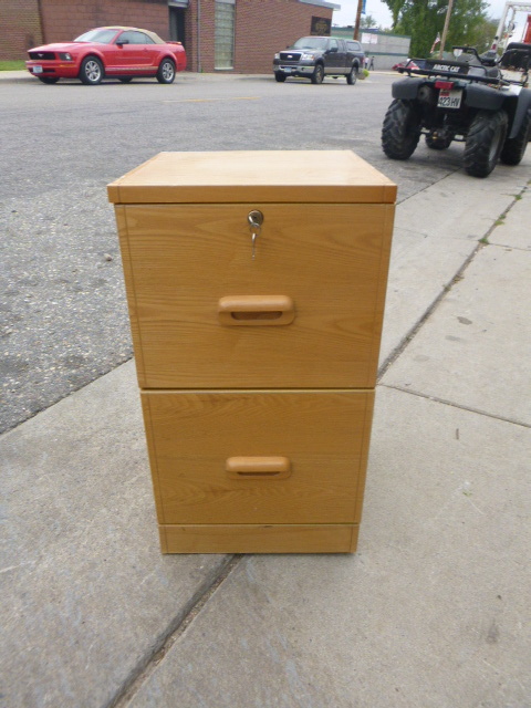 lot 231 image: 2 Drawer File Cabinet