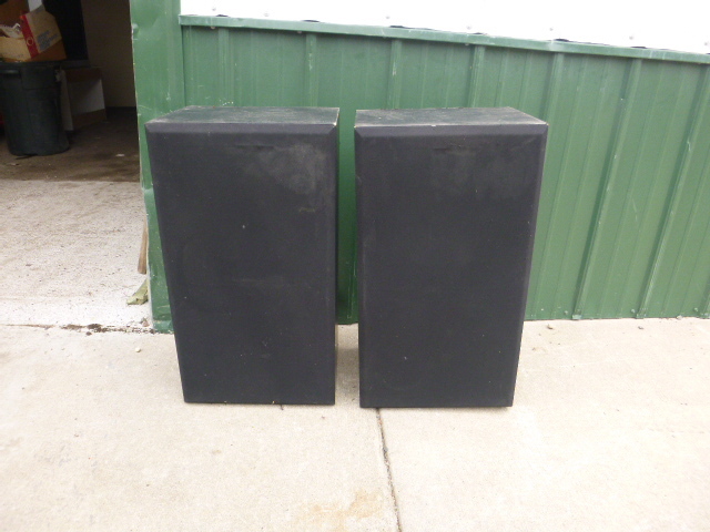 lot 234 image: 2 Acoustic Speakers