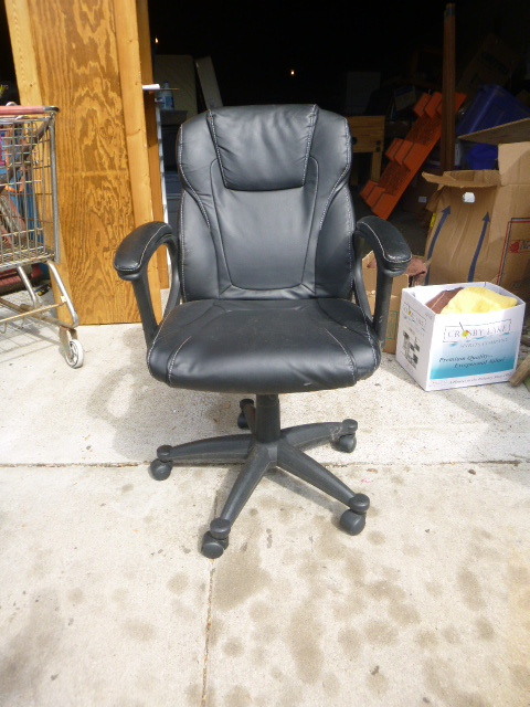 lot 242 image: Office Chair