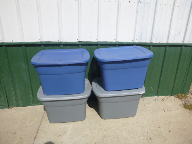 lot 253 image: 4 Storage Totes with Lids