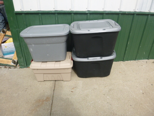 lot 254 image: 4 Storage Totes with Lids