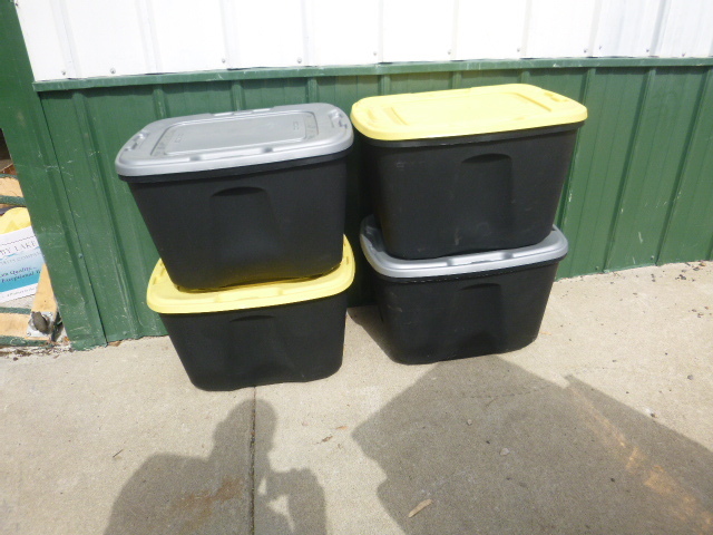 lot 256 image: 4 Storage Totes with Lids