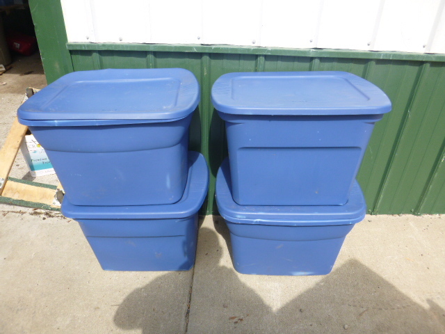lot 257 image: 4 Storage Totes with Lids