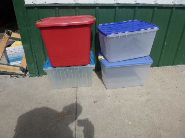 lot 258 image: 4 Storage Totes with Lids