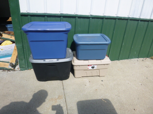 lot 261 image: 4 Storage Totes with Lids