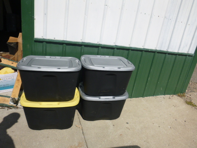 lot 262 image: 4 Storage Totes with Lids