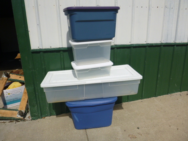lot 264 image: 5 Storage Totes with Lids