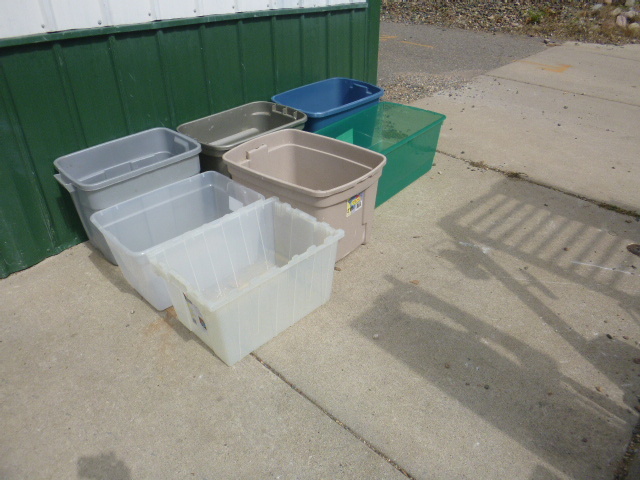 lot 266 image: 7 Storage Totes