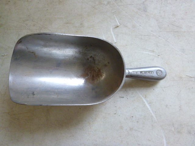 lot 278 image: Wearever 5281 NSF Ice Scoop