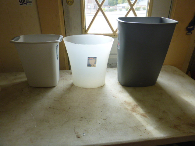 lot 306 image: 3 Trash Cans