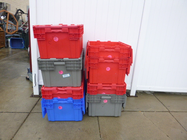 lot 319 image: 8 Storage Bins