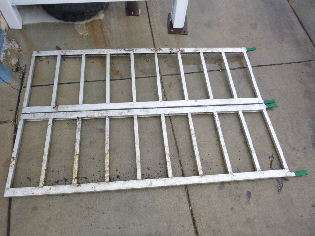 lot 321 image: Folding ATV Ramp