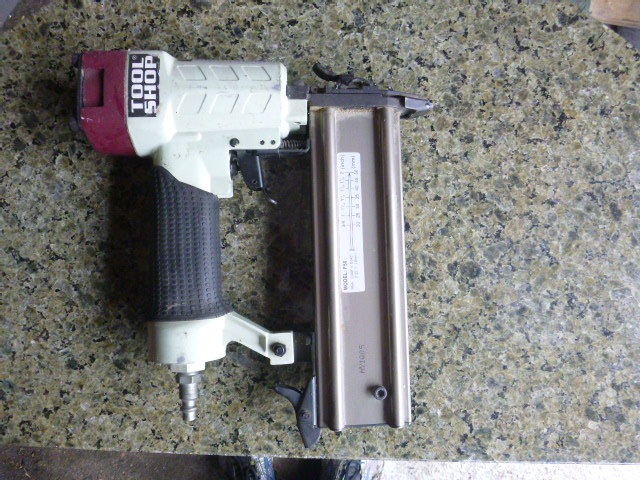 lot 333 image: Tool Shop Air Nailer
