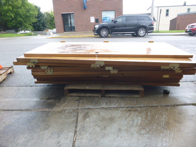 lot 338 image: 12 Doors