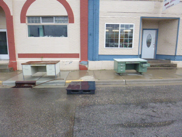 lot 340 image: 2 Metal Desks