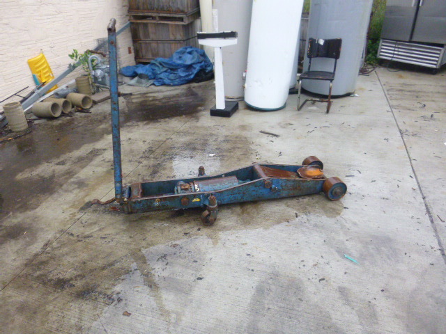 lot 341 image: Large Floor Jack