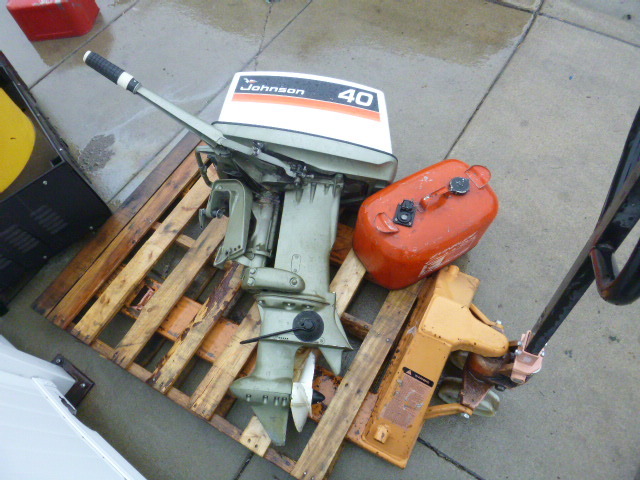 lot 343 image: Johnson Short Shaft Outboard Motor