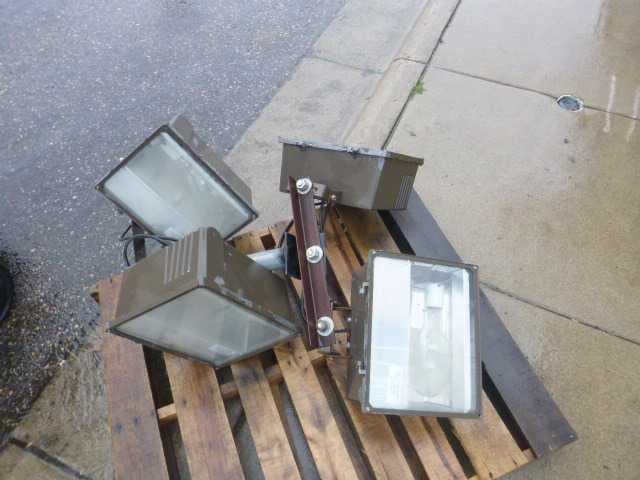 lot 345 image: 2 Sets of Outdoor Lights