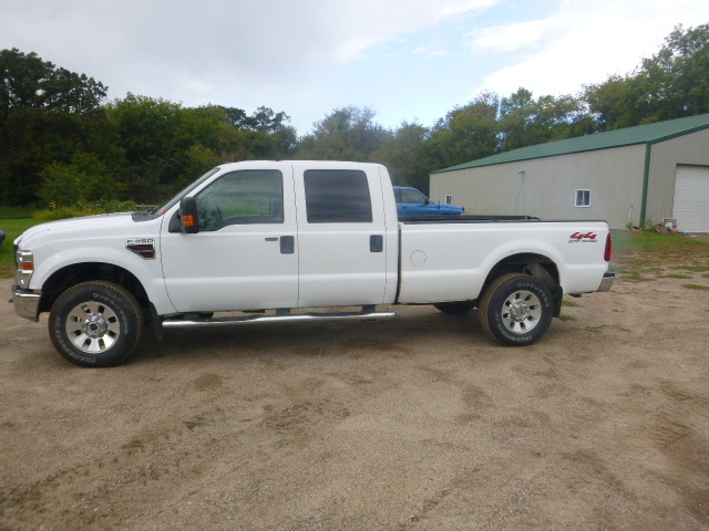 lot 1 image: 2008 Ford F-350 Lariat Super Duty Truck