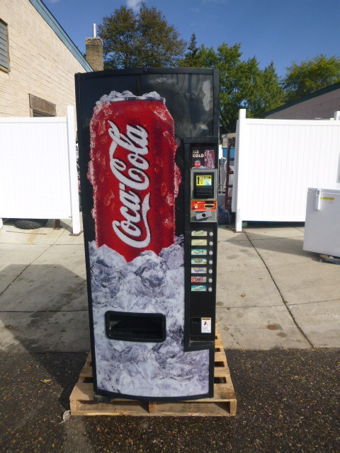 lot 4 image: Coca-Cola Vending Machine