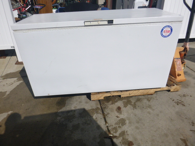 lot 355 image: Crosley Chest Freezer