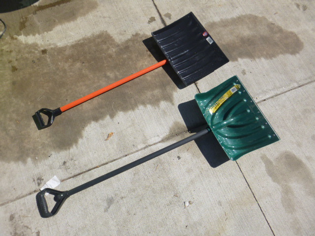 lot 364 image: 2 Snow Shovels