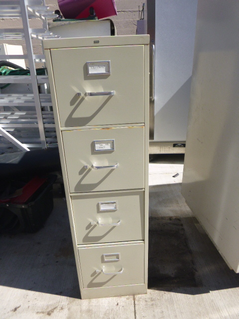 lot 367 image: 4 Drawer File Cabinet