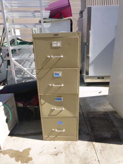 lot 368 image: 4 Drawer File Cabinet
