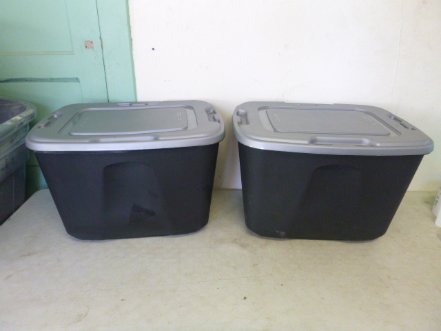 lot 387 image: 2 Totes with Lids