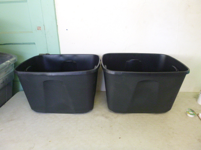 lot 389 image: 2 Totes