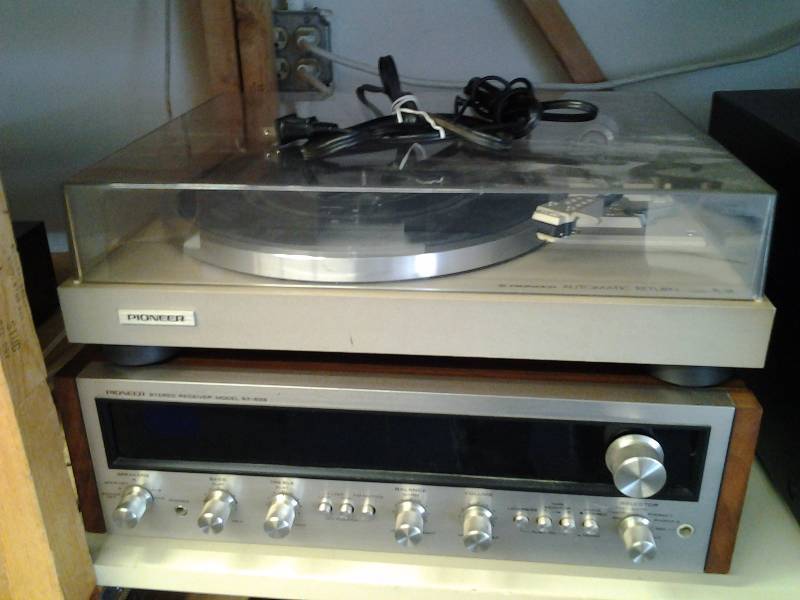lot 6 image: Pioneer SX-626 Stereo Receiver, Pioneer PL-514 Turn Table