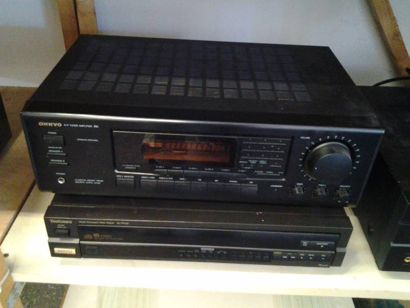 lot 9 image: Onkyo TX-V940 AV Tuner Amp, Technics SL-P33 5 Disc CD Changer