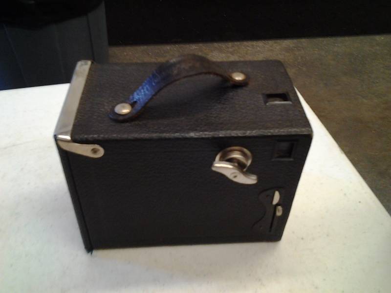 lot 18 image: Vintage #2 AGFA Ansco Box Camera