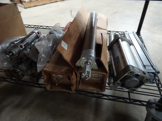 lot 16 image: Air Cylinders