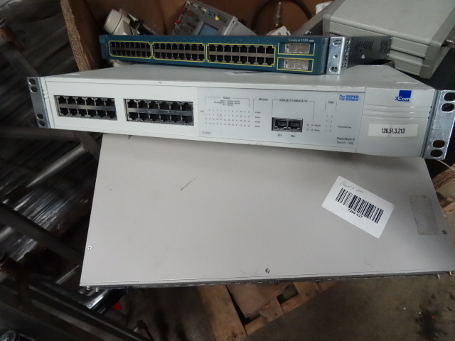 lot 32 image: Link Ethernet Hubs