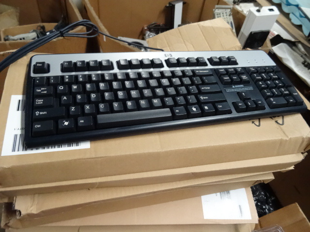 lot 33 image: Keyboards