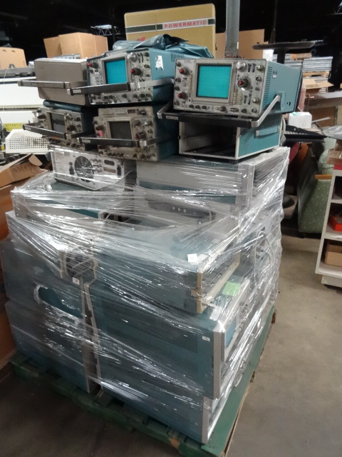 lot 41 image: Tektronix Scopes