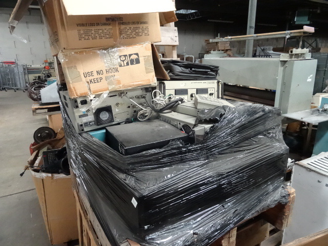 lot 49 image: Misc. Electronics