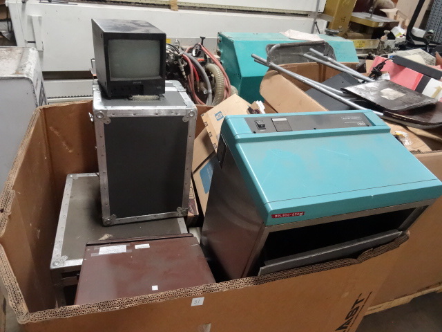 lot 51 image: Electronic Equipment