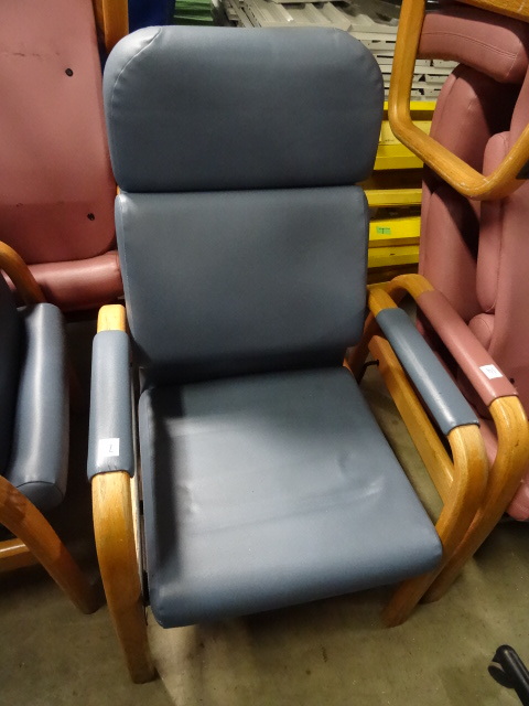 lot 12 image: Hillrom sturdy rocking chair...