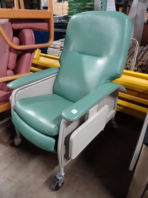 lot 29 image: Lumex model 566G857 hospital chair ...