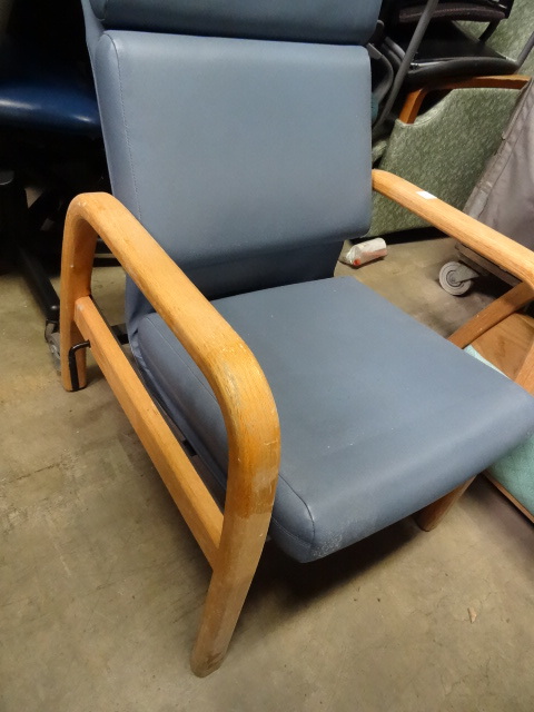 lot 9 image: Hillrom sturdy rocking chair...